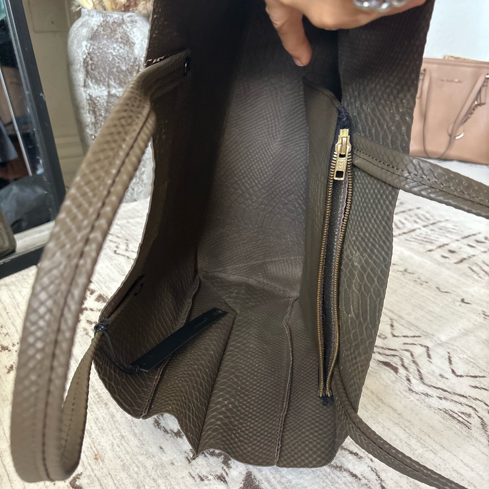 Ampersand As Apostrophe New Earth Python Sideways… - image 4